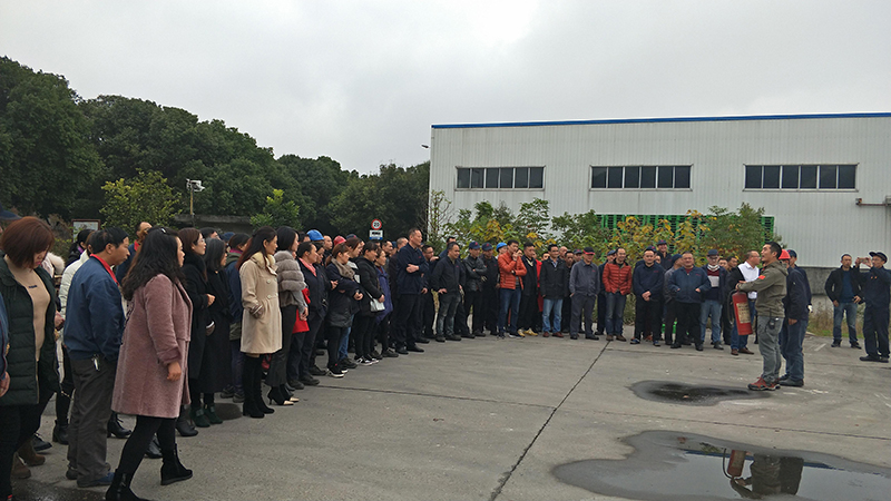 四川天馬玻璃有限公司急救安全知識(shí)培訓(xùn)暨應(yīng)急疏散和消防滅火演練活動(dòng)報(bào)道(圖9) 四川天馬玻璃有限公司急救安全知識(shí)培訓(xùn)暨應(yīng)急疏散和消防滅火演練活動(dòng)報(bào)道(圖9)