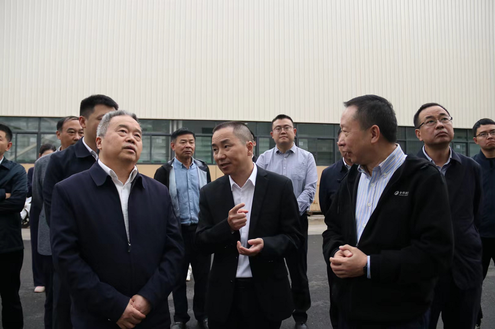 遂寧市政協(xié)蒞臨天馬調(diào)研企業(yè)生產(chǎn)經(jīng)營(yíng)情況(圖1) 遂寧市政協(xié)蒞臨天馬調(diào)研企業(yè)生產(chǎn)經(jīng)營(yíng)情況(圖1)